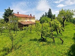 Casa Indipendente in Vendita a Parma, 450'000€, 565 m², con Box