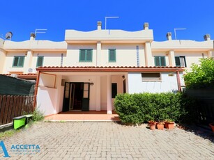 Casa Indipendente in Vendita a Taranto, zona Lama, 219'000€, 146 m²