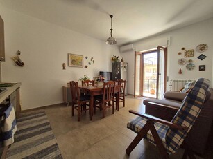 Casa Semi Indipendente in Affitto a Catanzaro, zona Catanzaro Lido, 260€, 120 m², arredato