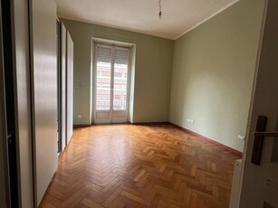 Casa Semi Indipendente in Affitto a Torino, zona Cit Turin, 350€, 14 m², arredato