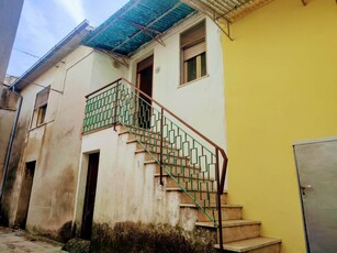 Casa semi indipendente in Contrada Santa Lucia in zona Santa Lucia a Collecorvino