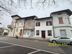 Casa Semi Indipendente in Vendita a Gorizia, zona Lucinico, 45'000€, 58 m²