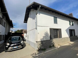 Casa semi indipendente in zona Garbana a Gambolo'
