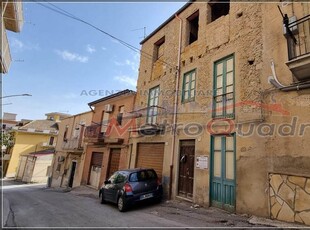 Casa singola da ristrutturare a Canicatti'