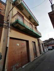 Casa singola in Via Barbagallo 14 a Aci Catena