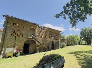 Colonica in Vezzano in zona Santa Maria a Vezzano a Vicchio