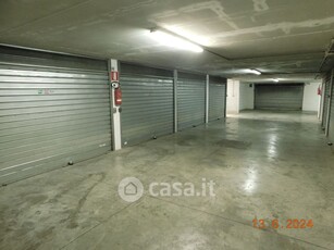 Garage/Posto auto in Vendita in Via degli Olmi 75 a Roma