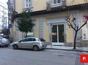 Immobile commerciale in Affitto a Caserta, zona Centro, 1'300€, 45 m²