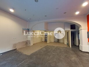 Immobile commerciale in Affitto a Lucca, zona Sant'Anna, 1'100€, 93 m²