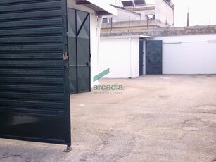 Immobile commerciale in Vendita a Bari, zona Stanic, 850€, 170 m²