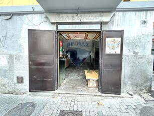 Immobile commerciale in Vendita a Napoli, zona Vomero, 375'000€, 140 m²