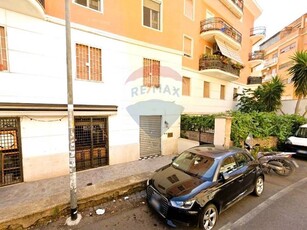 Immobile commerciale in Vendita a Roma, zona Monteverde, 149'000€, 49 m²