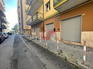 Magazzino in Vendita a Benevento, zona Mellusi, 149'000€, 150 m²