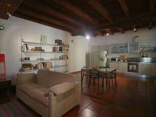 Monolocale in Affitto a Bologna, zona Centro, 1'100€, 80 m², arredato