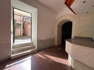 Negozio in Affitto a Catanzaro, zona Centro storico, 2'300€, 250 m²