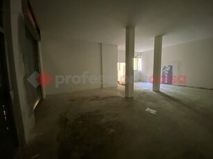 Negozio in Affitto a Livorno, 900€, 110 m²