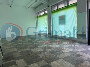 Negozio in Affitto a Messina, 2'000€, 70 m²