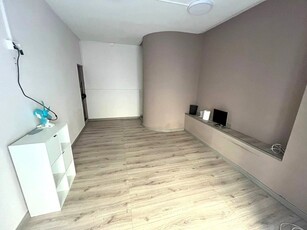 Negozio in Affitto a Napoli, 420€, 35 m²