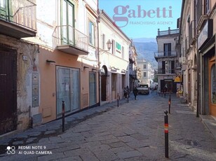 negozio in affitto a Piedimonte Matese