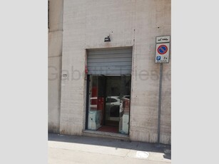 Negozio in Affitto a Trieste, 400€, 20 m²