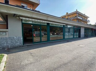 Negozio / Locale in vendita a Bergamo - Zona: Villaggio Sposi