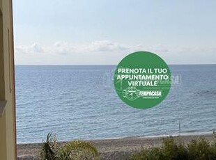 Nuda proprietà bilocale vista mare