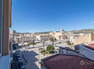 PIAZZA UMBERTO I - APPARTAMENTO PANORAMICO