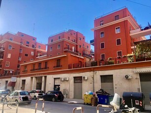 Quadrilocale da ristrutturare in zona Murat a Bari