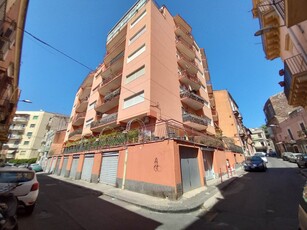 Quadrilocale da ristrutturare in zona Piazza Roma a Catania