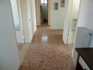 Quadrilocale in Affitto a Pisa, zona San Giusto, 850€, 150 m², arredato