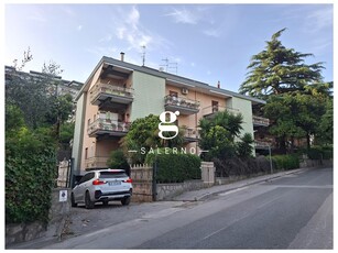 Quadrilocale in Affitto a Salerno, 1'100€, 100 m²