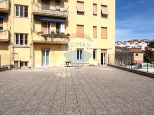 Quadrilocale in Vendita a Ancona, zona Piano, 124'000€, 145 m²