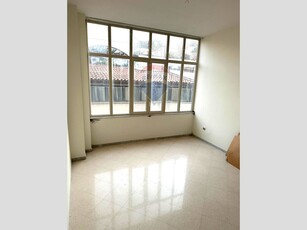 Quadrilocale in Vendita a Caserta, zona Centro, 280'000€, 160 m²