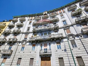 Quadrilocale in Vendita a Napoli, zona Chiaia, 450'000€, 140 m²