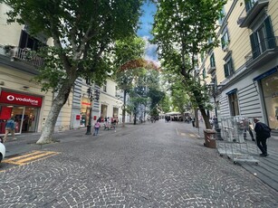 Quadrilocale in Vendita a Napoli, zona Vomero, 690'000€, 100 m²