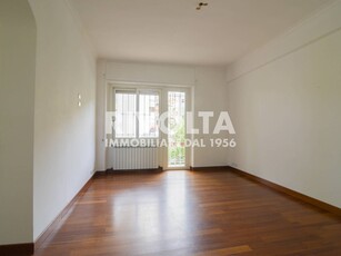 Quadrilocale in Vendita a Roma, zona Parioli, 580'000€, 120 m²