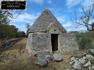 Rustico casale da ristrutturare a Ostuni