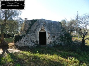 Rustico casale da ristrutturare a Ostuni