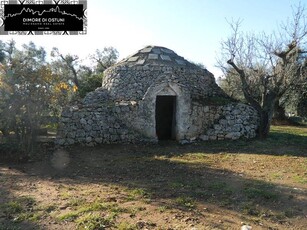 Rustico casale da ristrutturare a Ostuni