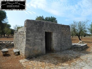 Rustico casale da ristrutturare a Ostuni