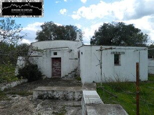 Rustico casale da ristrutturare a Ostuni