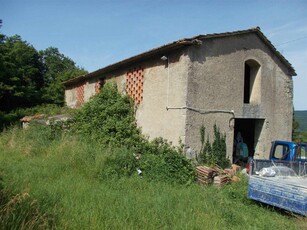 Rustico casale da ristrutturare a Scarperia e San Piero