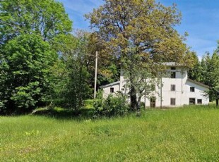 Rustico casale da ristrutturare in zona Tagliole. a Pievepelago