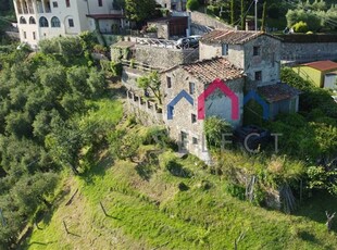 Rustico casale da ristrutturare in zona Tereglio a Coreglia Antelminelli