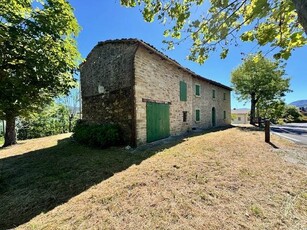 Rustico casale da ristrutturare in zona Villaggio Europa a Lizzano in Belvedere