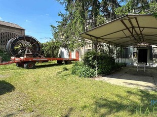 Rustico casale in Frazione Chero in zona Chero a Carpaneto Piacentino