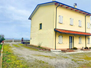 Salvatonica di Bondeno, casa con giardino