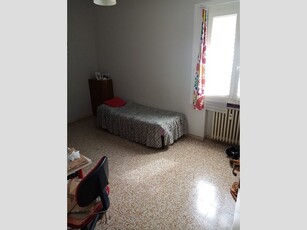 Stanza in Affitto a Parma, zona San Leonardo , 400€, 90 m², arredato
