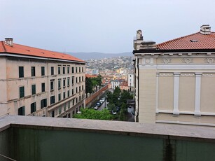 Trilocale da ristrutturare a Trieste