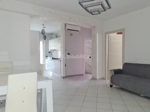 Trilocale in Affitto a Catanzaro, zona Lido Giovino, 650€, 85 m², arredato